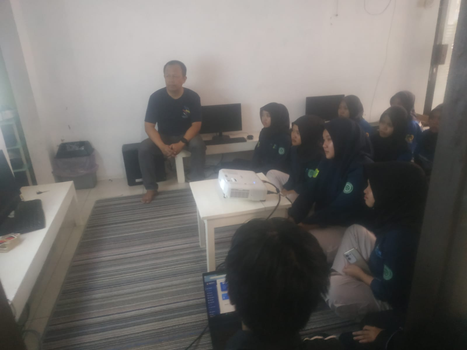PRESENTASI PROJECT WAKAMONITOR – MINGGU KE 9